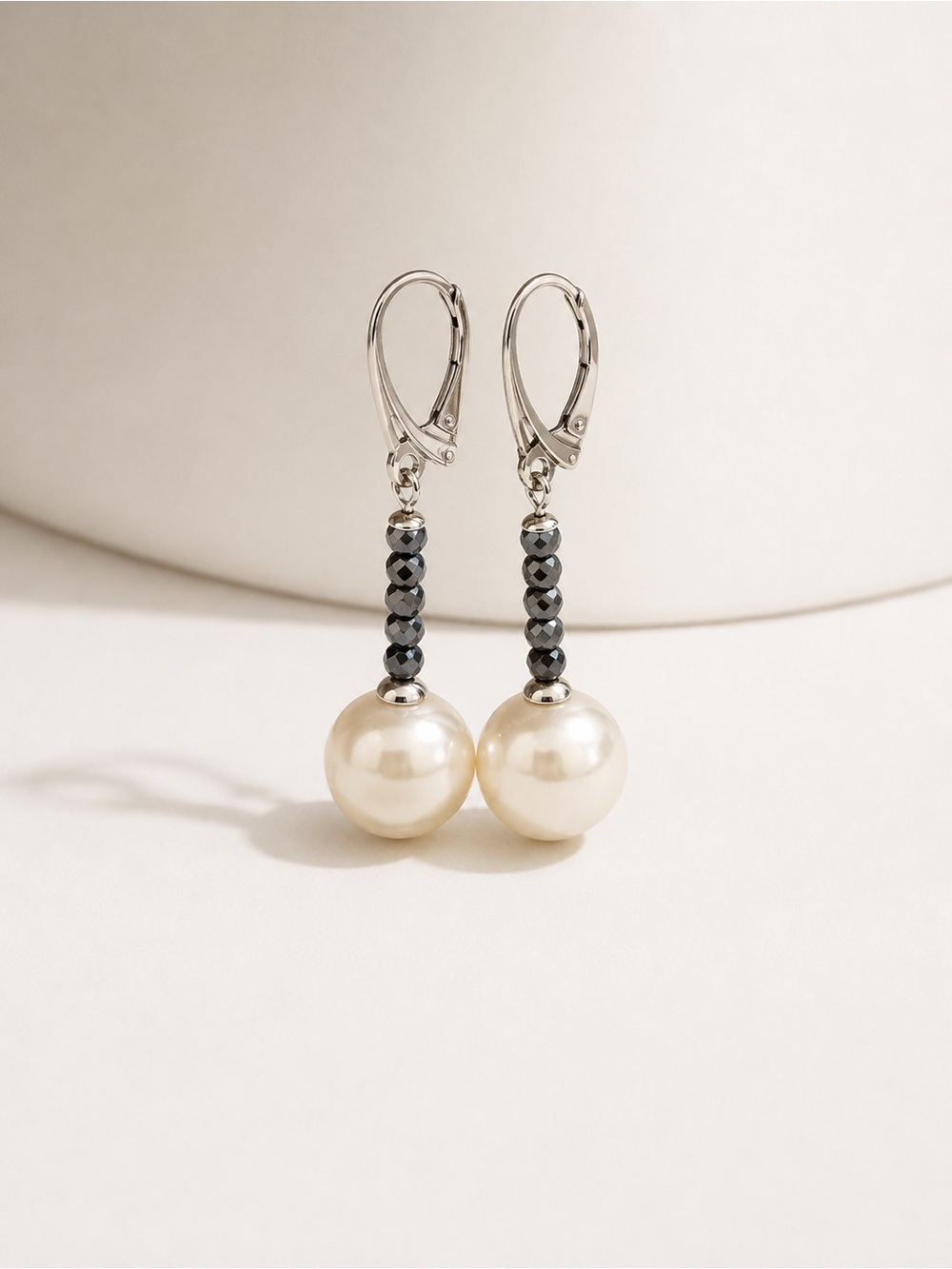 Majorica Pearl Drop Earrings with Hematite Bead Accents silver 925 never worn
